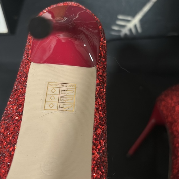 Glittery Red High Heels brand NEW - Picture 9 of 9